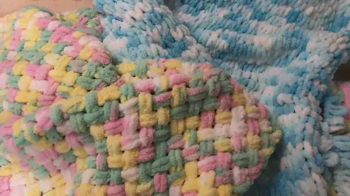 282. Пледы из Alize Puffy color